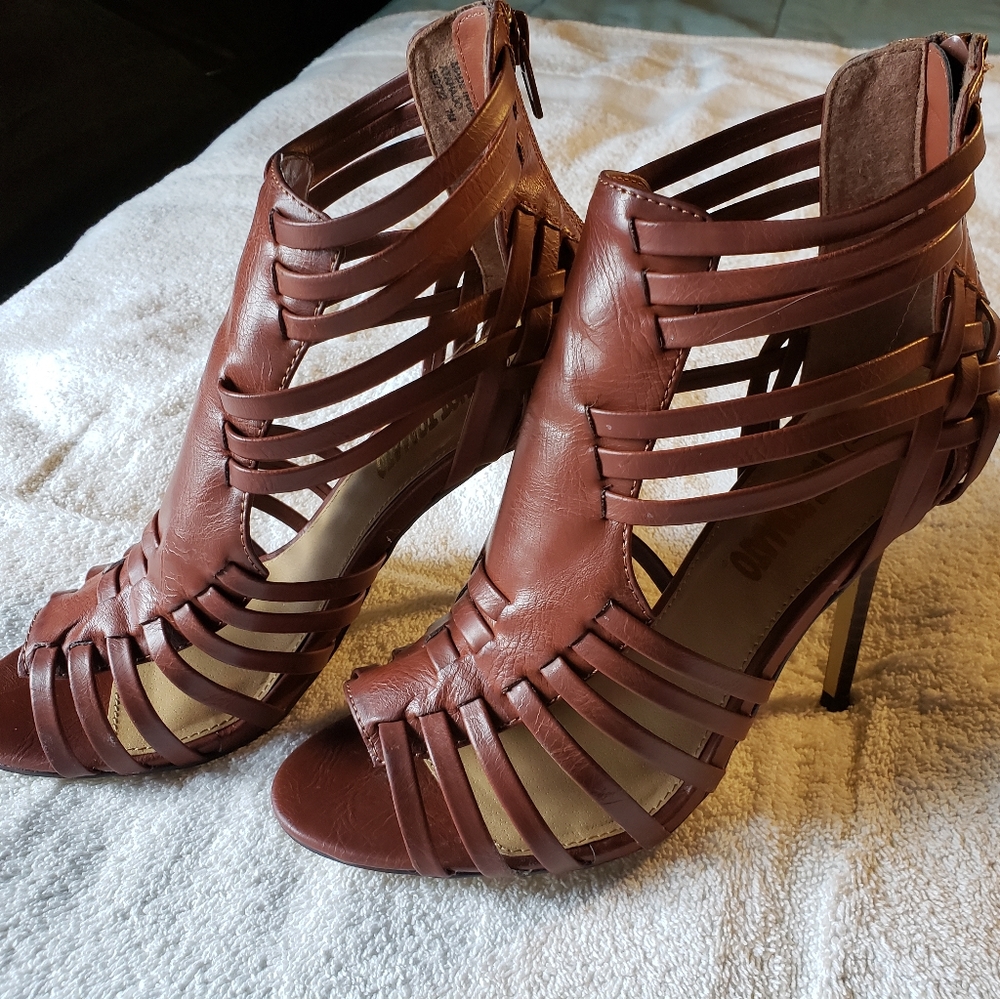 NIB Hot Tomato Strappy High Heels